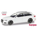 Audi A4 Avant Black Edition blanc alpin avec jantes alliages noir mat