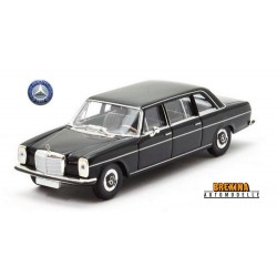 MB 220 D berline longue (W115 - 1968) noire