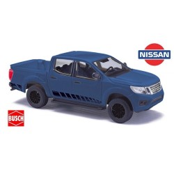 Nissan Navara pick-up (D23 - 2014) N-Guard bleu avec bandes noires latérales