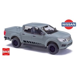 Nissan Navara pick-up (D23 - 2014) N-Guard gris clair avec bandes noires latérales