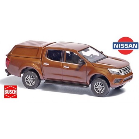 Nissan Navara pick-up (D23 - 2014) brun métallisé avec hard top pour le pick-up