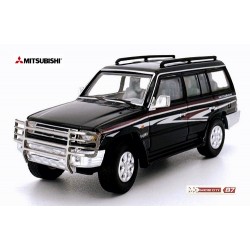 Mitsubishi Pajero II (1991) noir et sous bassement gris métallisé