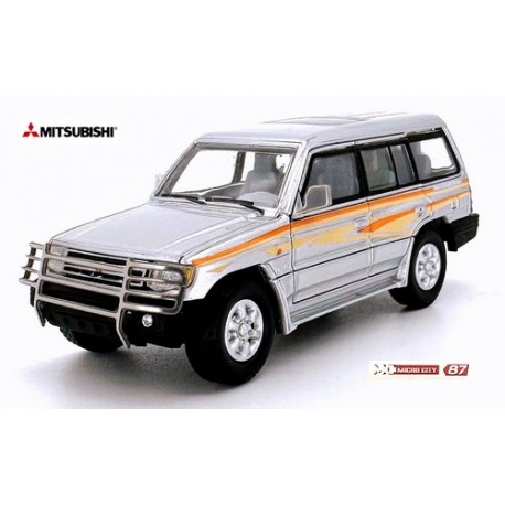 Mitsubishi Pajero II (1991) et sous bassement gris métallisé