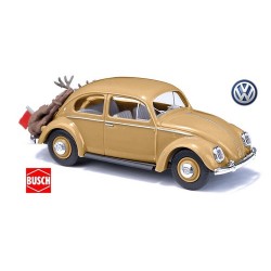 VW Cox (1955 avec fenêtre arrière ovale) ocre - retour de chasse avec corps de cerf à l'arrière