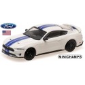 Ford Mustang coupé 2018 blanc à bandes bleues