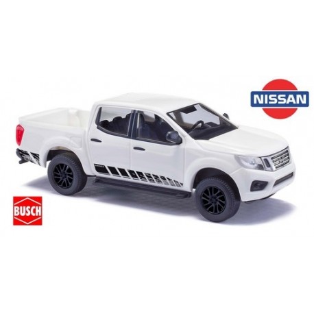 Nissan Navara pick-up (D23 - 2014) N-Guard blanc avec bandes noires latérales